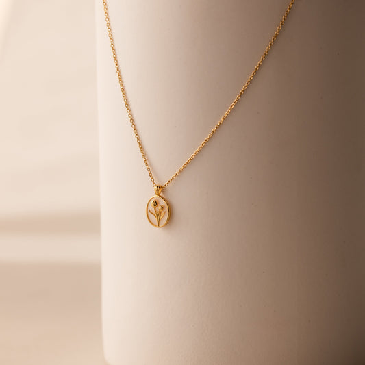 Collar de tulipanes y perlas
