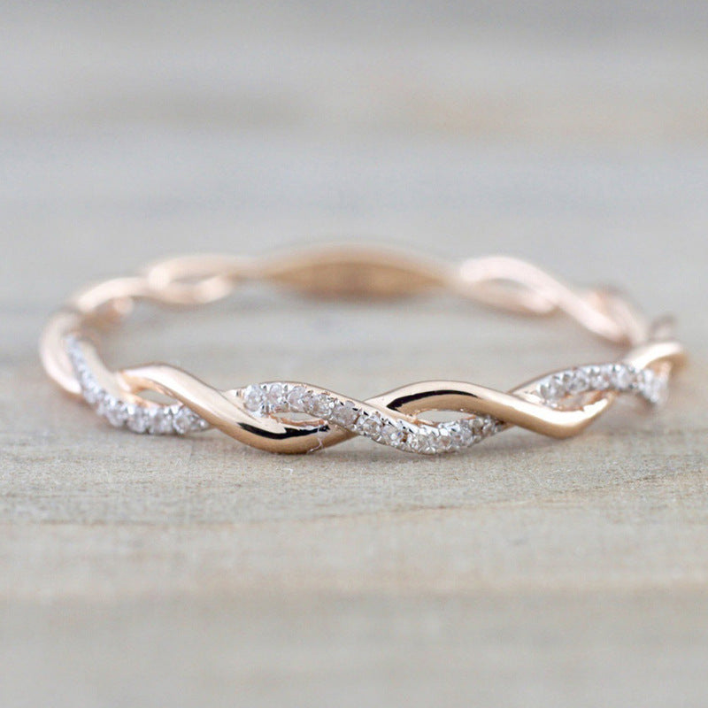Zierlicher Pavé-Twist-Stapelring