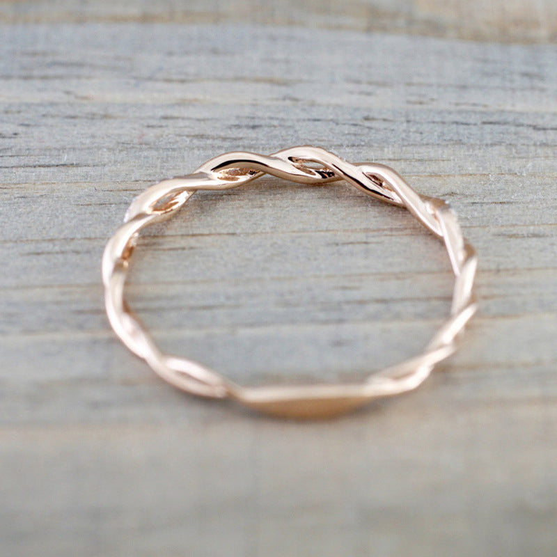 Zierlicher Pavé-Twist-Stapelring