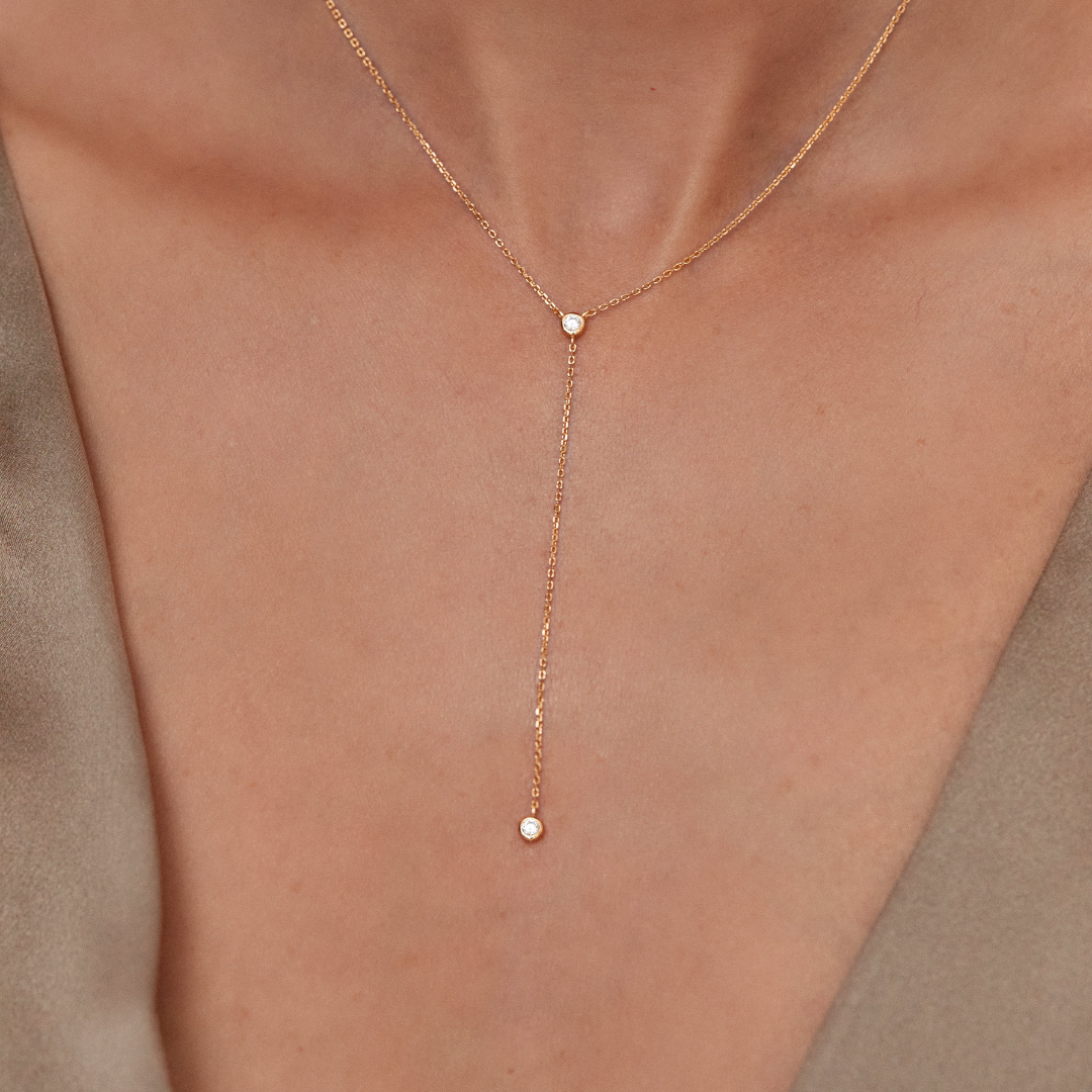 Collar de lazo estilo diamante dorado