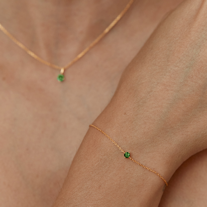 Collar con colgante de piedra de nacimiento pequeña de oro