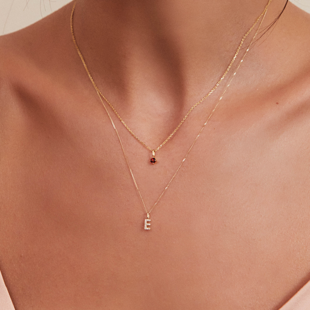 Collar con colgante de piedra de nacimiento pequeña de oro blanco macizo