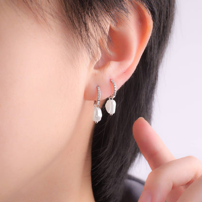 Süßwasserperlen-Tropfen-Pavé-Huggie-Ohrringe