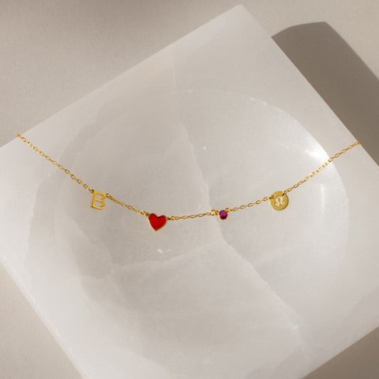 Delicado collar con dije espacial
