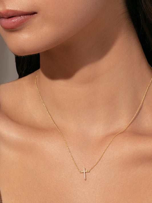Collar de cruz simple