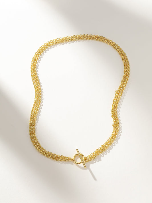Collar icónico de triple cadena