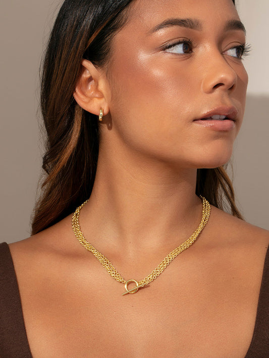 Collar icónico de triple cadena