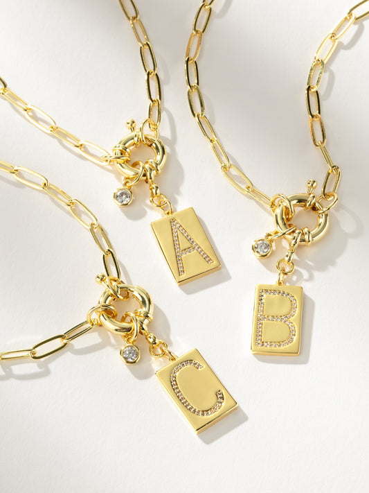 Collar de cadena con inicial