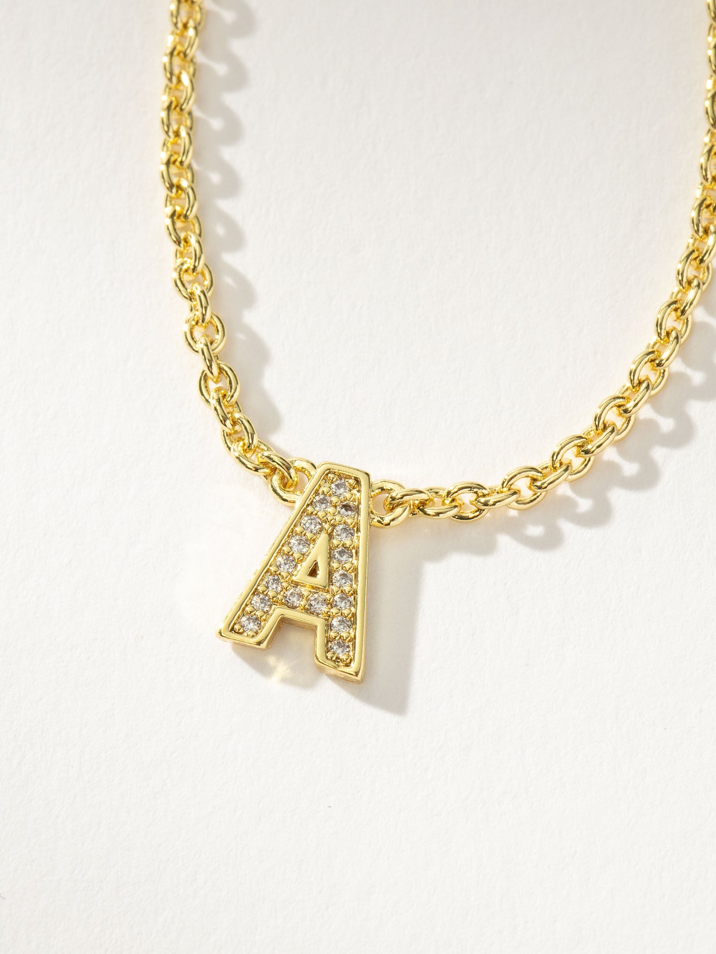 Collar con inicial aquí