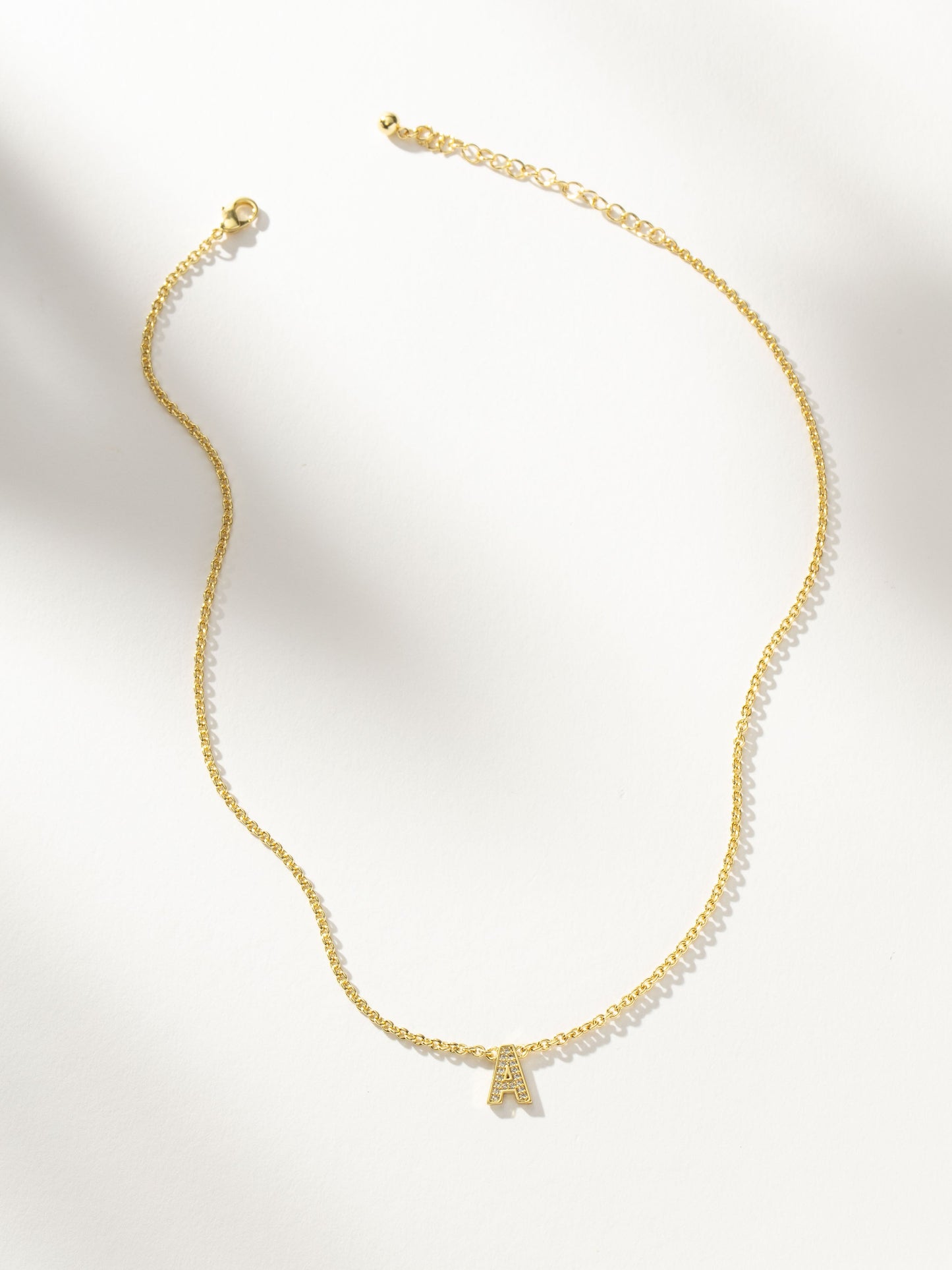 Collar con inicial aquí