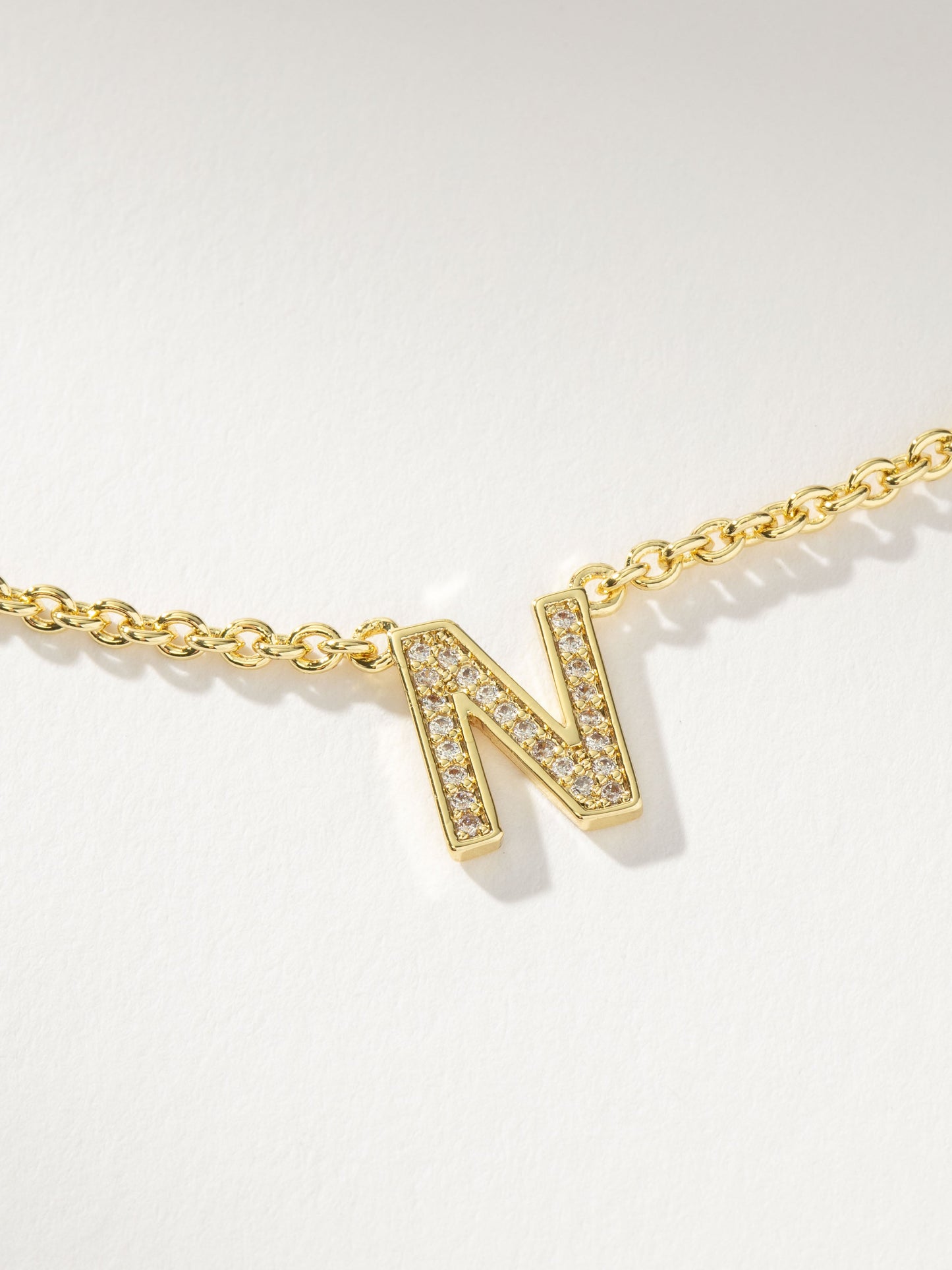 Collar con inicial aquí