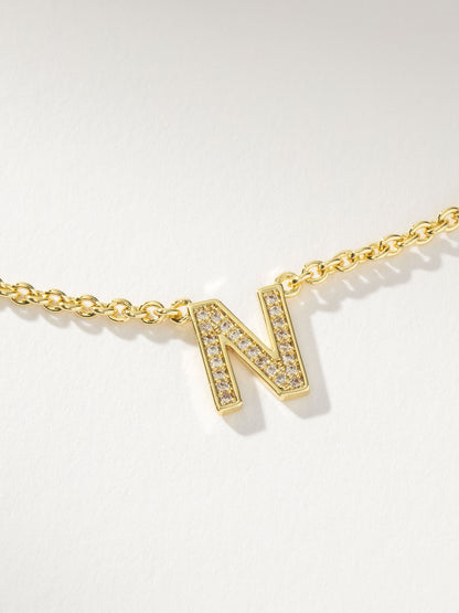 Collar con inicial aquí