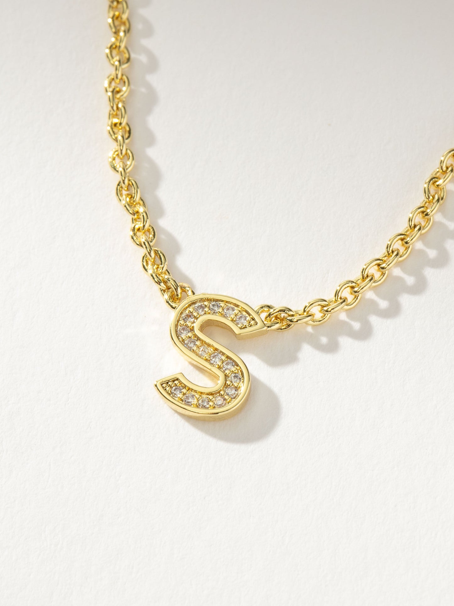 Collar con inicial aquí