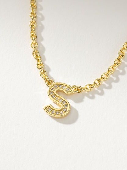 Collar con inicial aquí