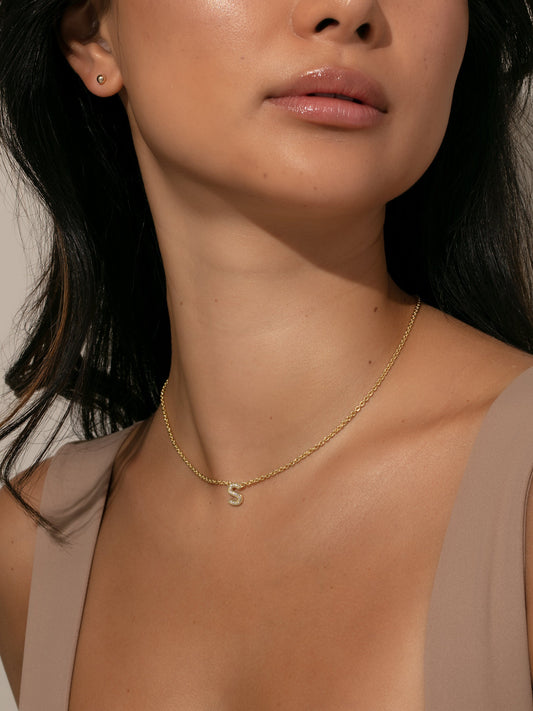 Collar con inicial aquí