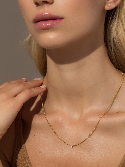 Collar de triángulo amoroso