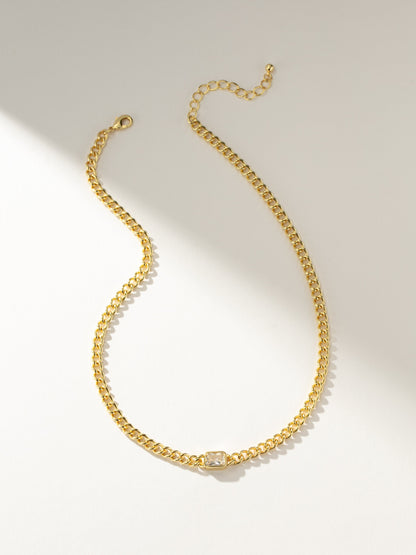 Collar de cadena que llama la atención