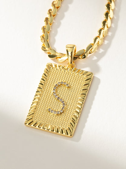 Collar de cadena con letras
