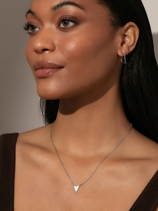 Kleine weiße Herzkette