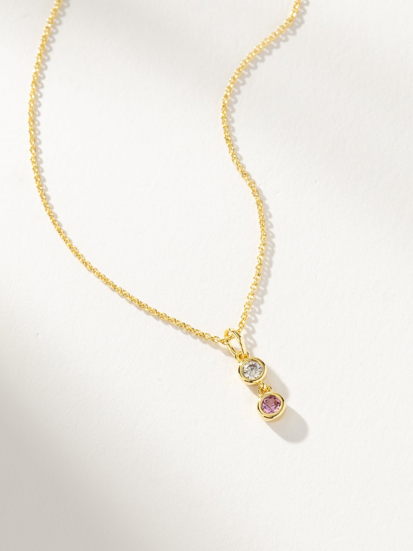 Collar de gemas rosas y blancas