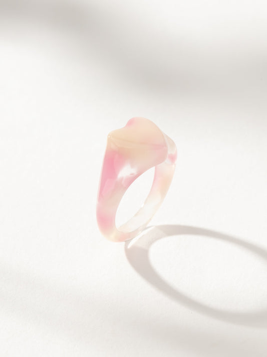 Anillo de corazón de resina