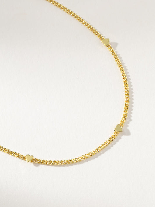 Collar de corazón estampado
