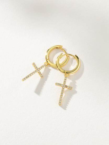 Pavé-Kreuz-Huggie-Ohrringe
