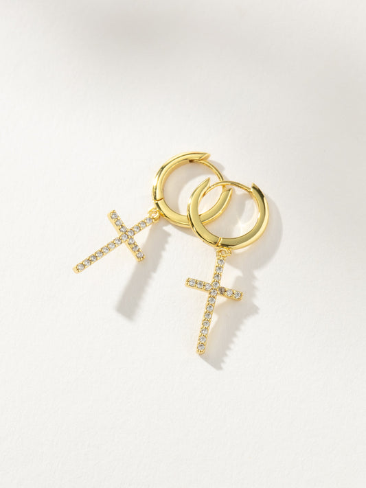 Pendientes Huggie con cruz pavé