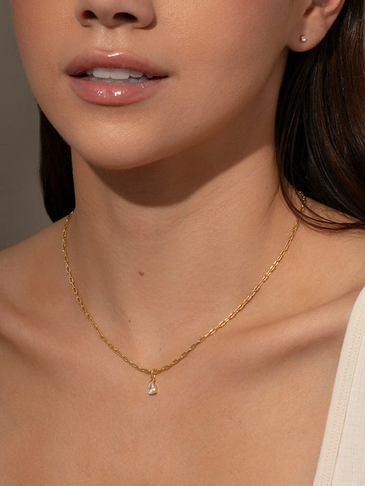 Collar con colgante de lágrima