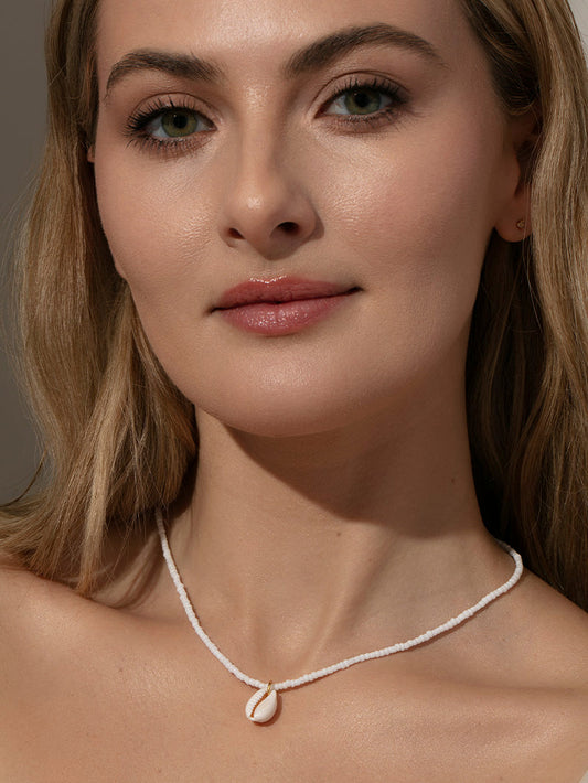 Collar de concha de puka con cuentas