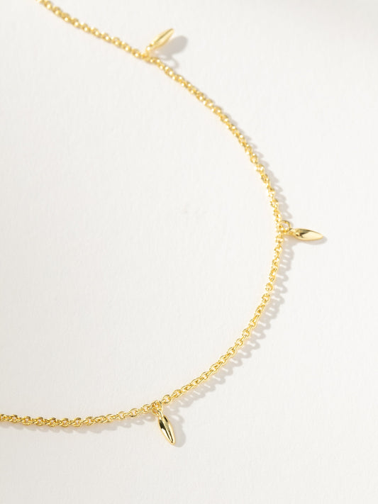 Delicado collar de capas