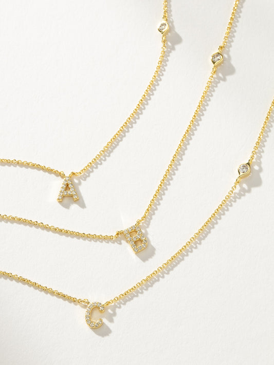 Collar con inicial pavé