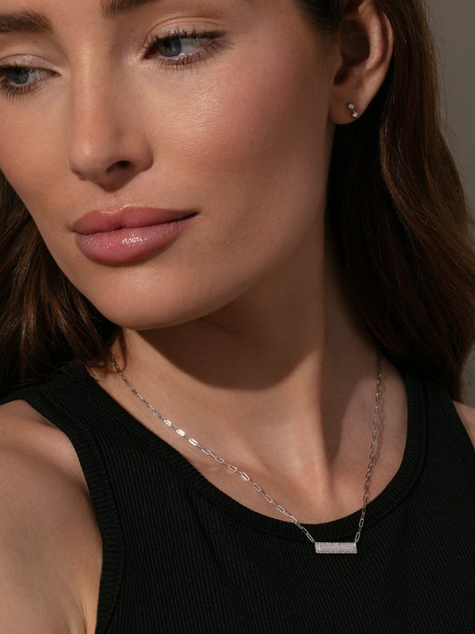 Collar con barra y cadena pavé