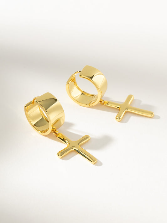 Pendientes Huggie con cruz gruesa
