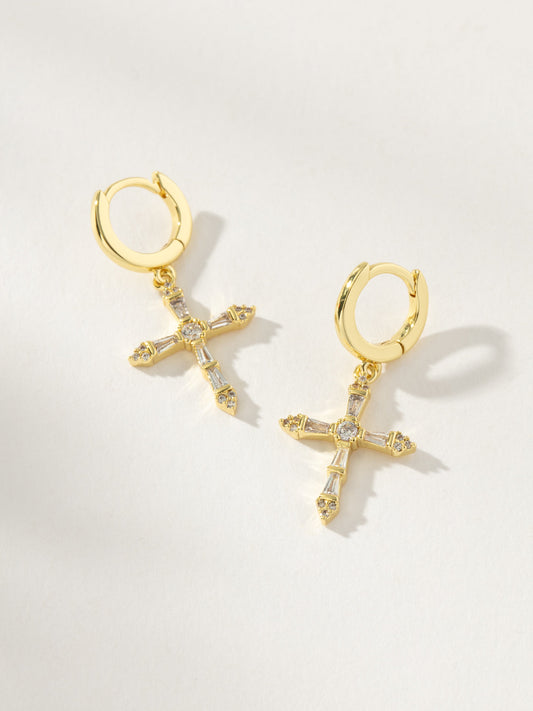 Pendientes Huggie con cruz cristalizada