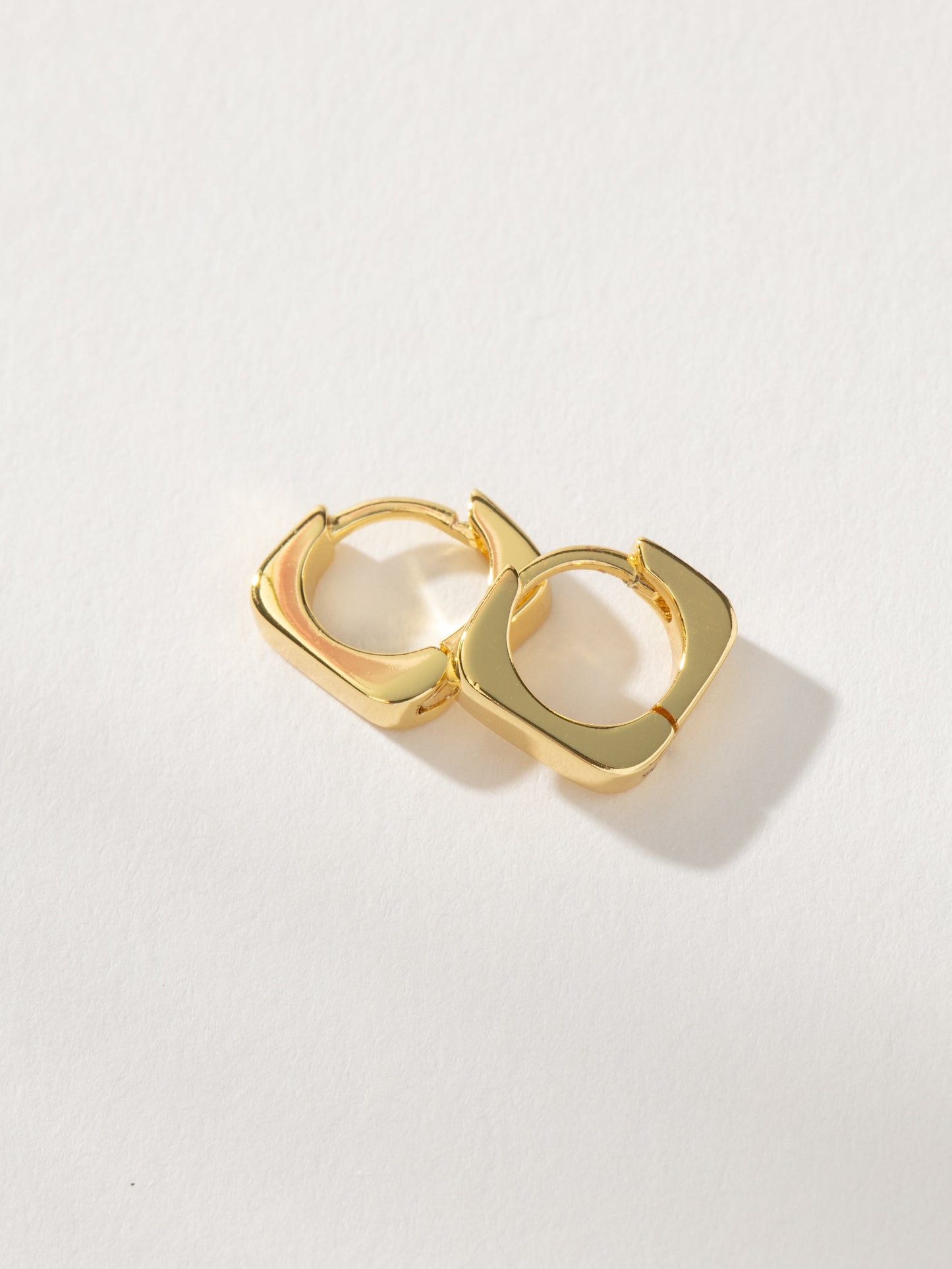 Pendientes Huggie Money Maker