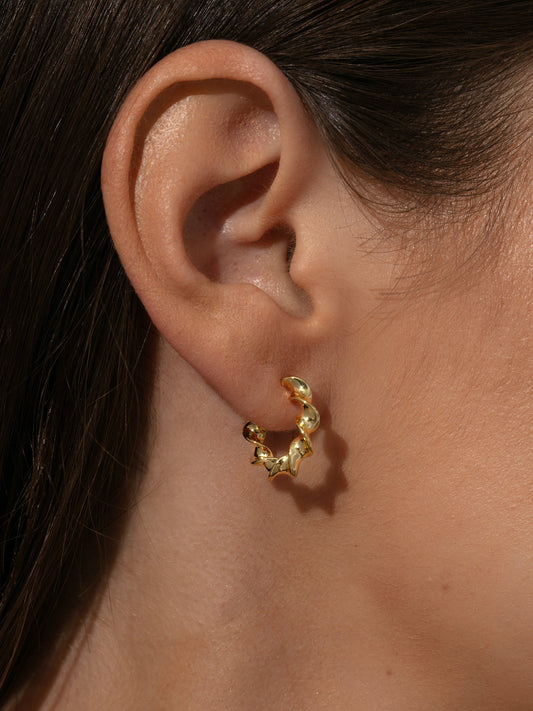 Mini pendientes de aro giratorios