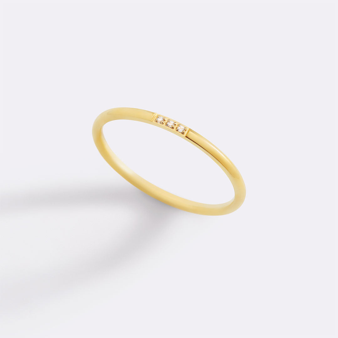 Zierlicher Stapelring mit Diamanten