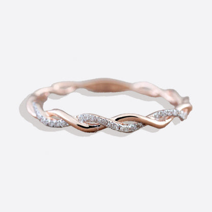 Zierlicher Pavé-Twist-Stapelring