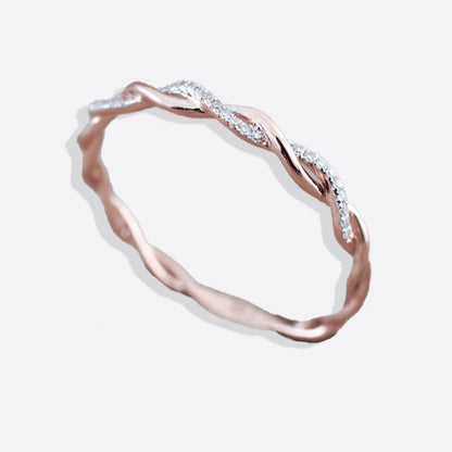 Zierlicher Pavé-Twist-Stapelring