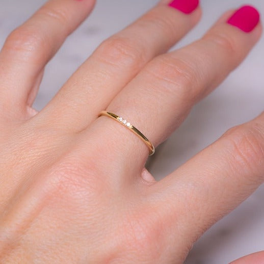 Zierlicher Stapelring mit Diamanten