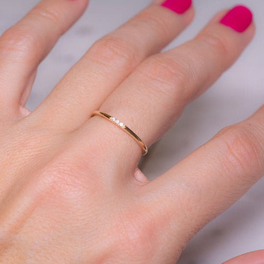 Zierlicher Stapelring mit Diamanten
