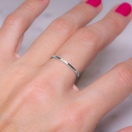 Zierlicher Stapelring mit Diamanten