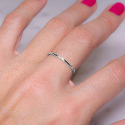 Zierlicher Stapelring mit Diamanten