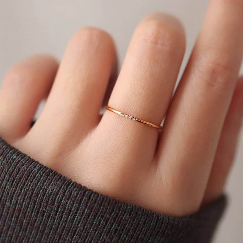 Zierlicher Stapelring mit Diamanten