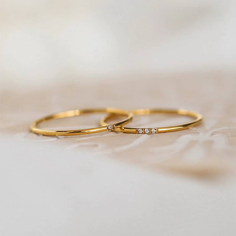 Zierlicher Stapelring mit Diamanten