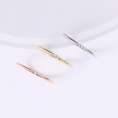 Zierlicher Stapelring mit Diamanten