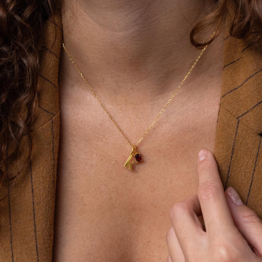 Collar con dije de piedra de nacimiento inicial