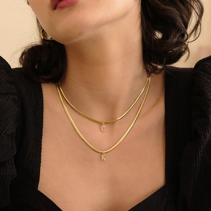 Collar con inicial de espiga