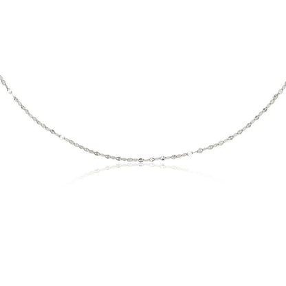 Collar de cadena con brillo plateado